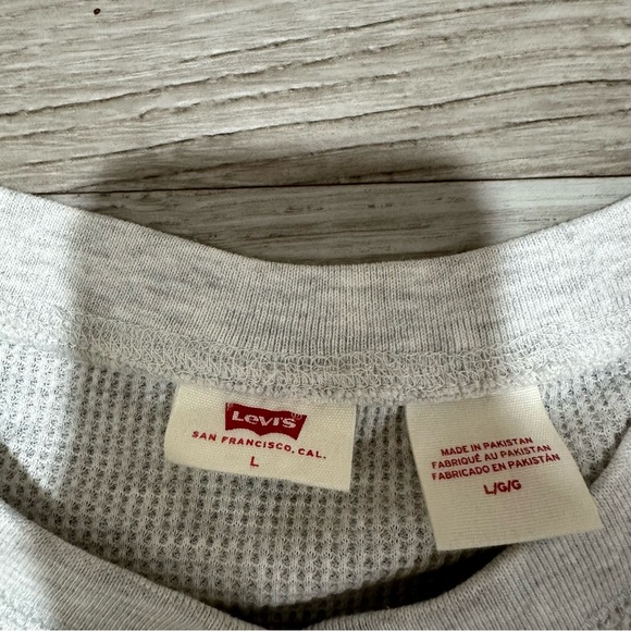 Levi’s Long Sleeve Henley Top - Picture 4 of 5